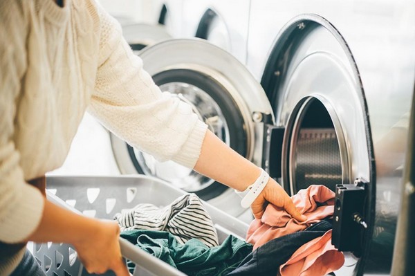cara mencuci pakaian laundry